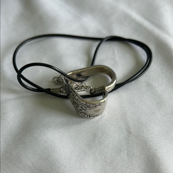 Oneida Stainless Steel Heart Pendant Necklace - Picture 8 of 13